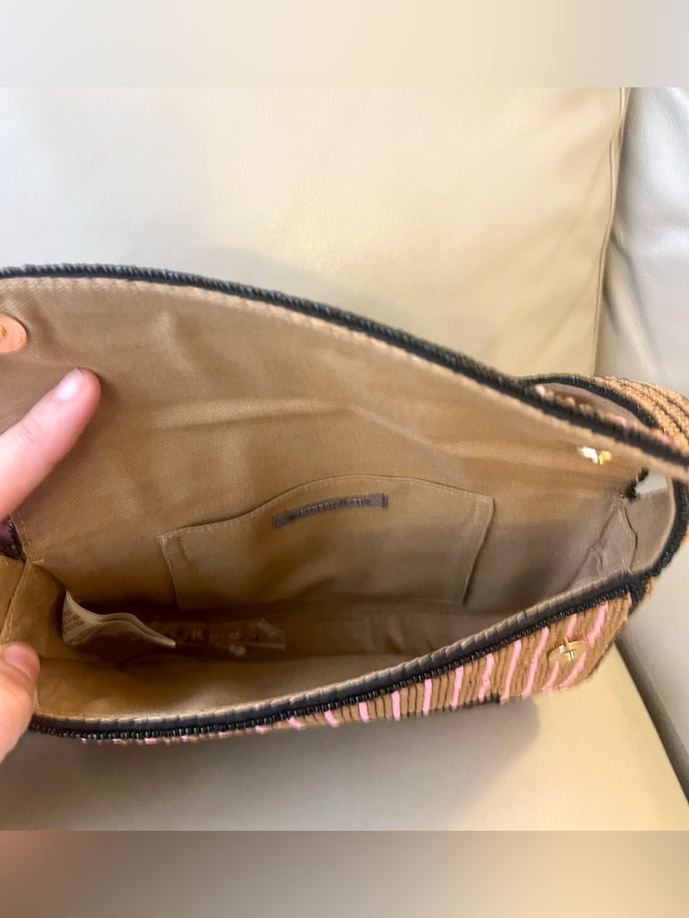 🔥🐶 Anthropologie Fiona Dachshund beaded shoulder bag- NWT- Rare & viral purse! - Picture 6 of 8